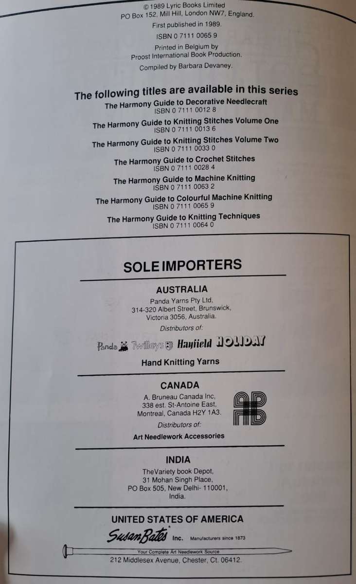 Colourful machine knitting - Barbara Devaney (paperback)