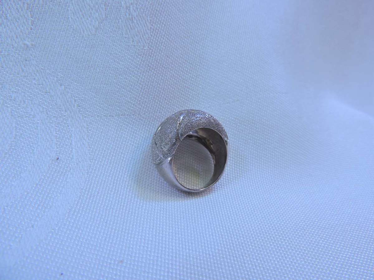 SILVER ITALIAN MAGIE DESIGNED RING. 925. SIZE N 9.2G
