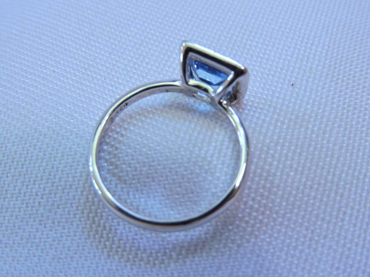 NEW OLD STOCK GENUINE SWISS BLUE TOPAZ SILVER 925 RING SIZE N 2.9G