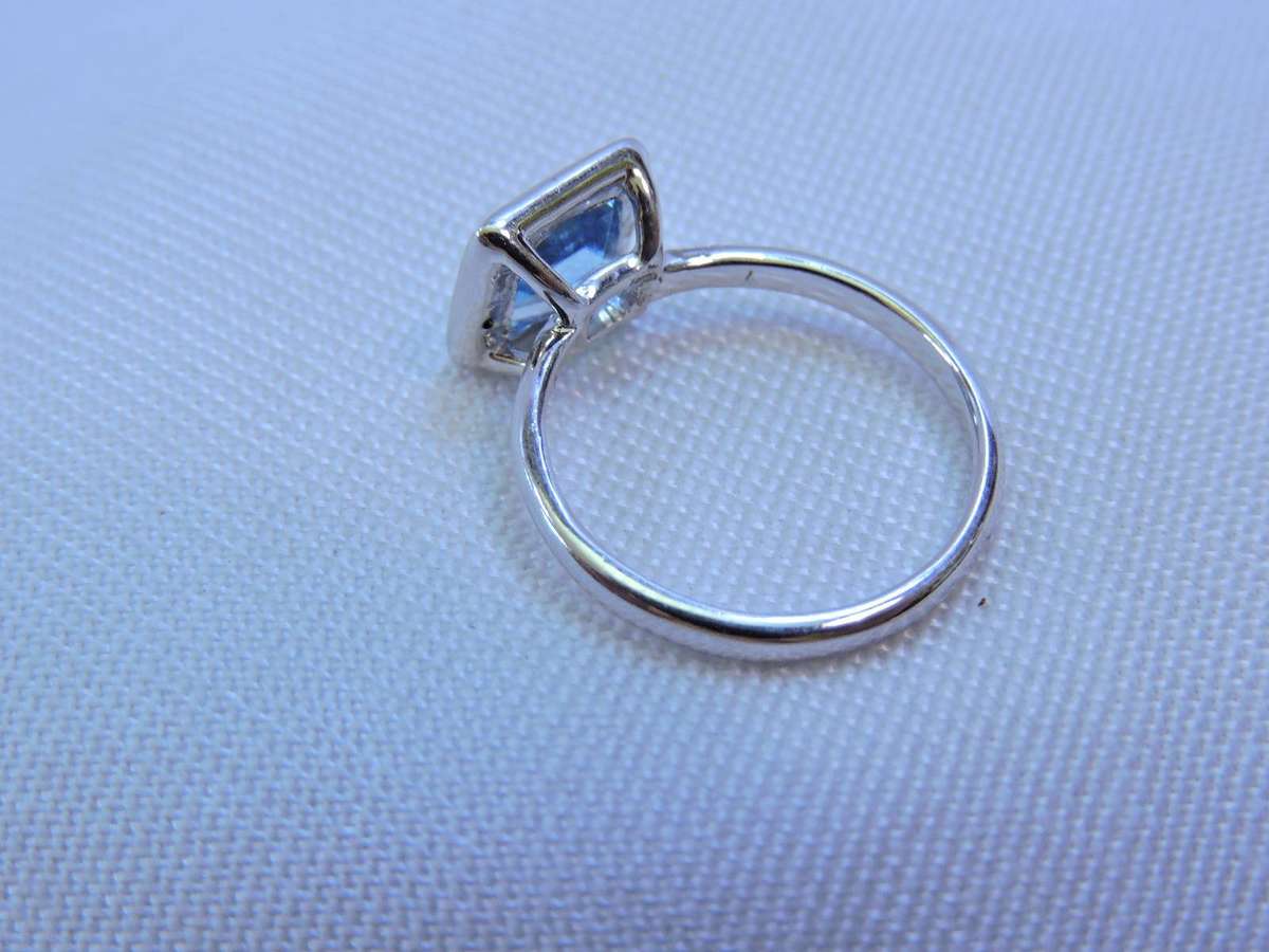 NEW OLD STOCK GENUINE SWISS BLUE TOPAZ SILVER 925 RING SIZE N 2.9G