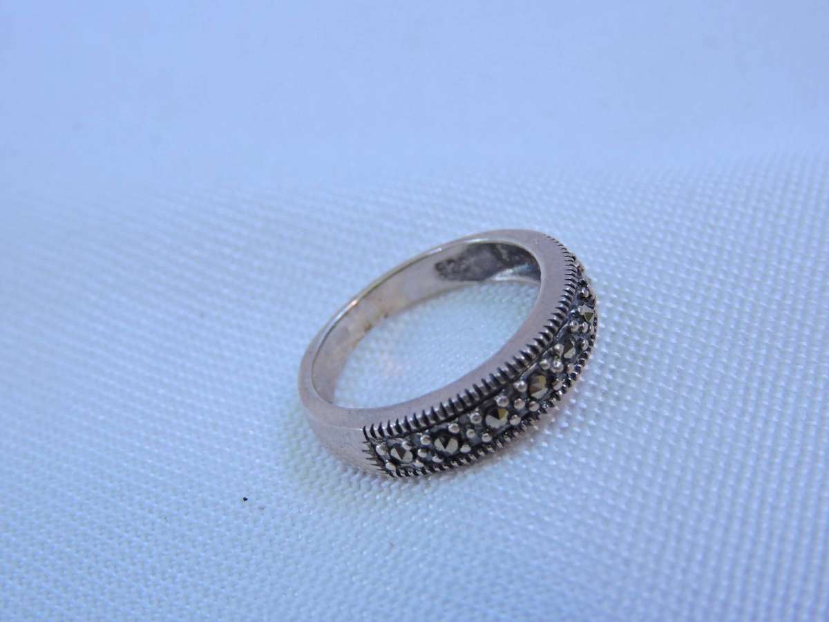 NEW OLD STOCK SILVER 925 MARCASITE RING. SIZE K 2.4G