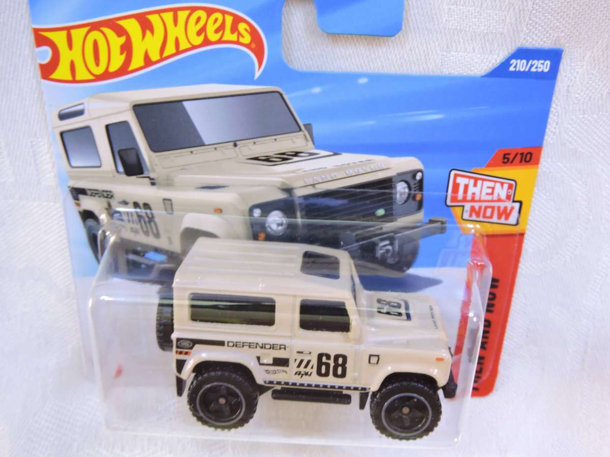 Hot Wheels LAND ROVER Defender 90 ( Beige #68 )