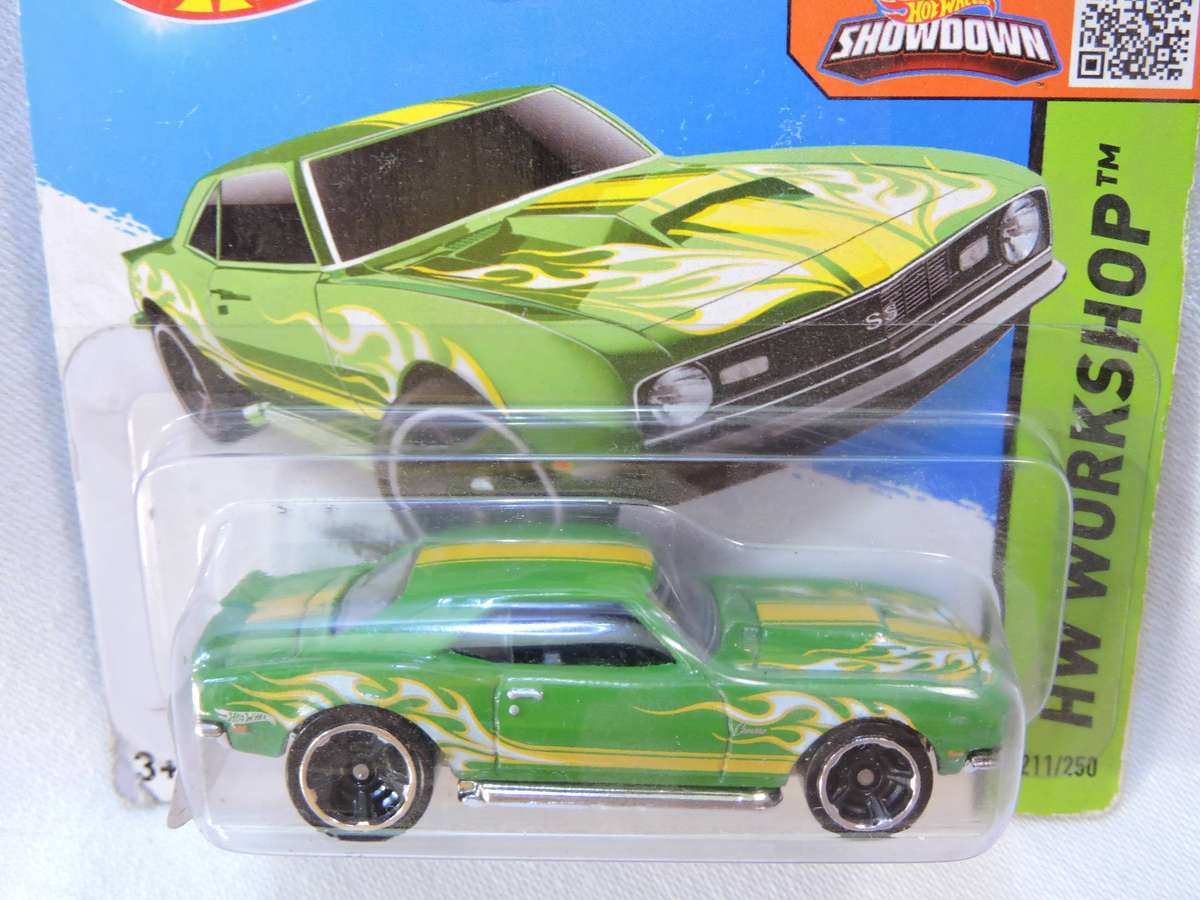 Hot Wheels CHEVY CHEVROLET Copo Camaro  ( Green with flames )
