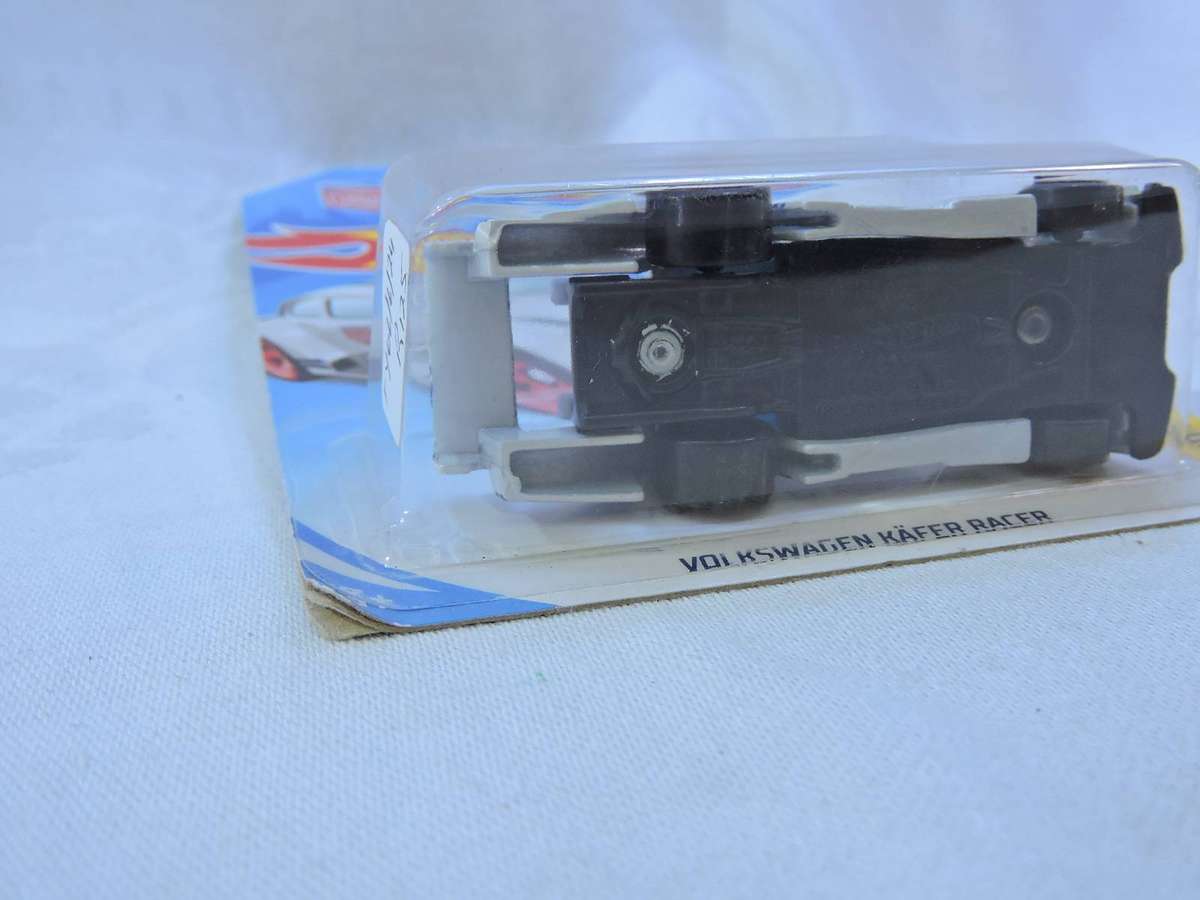 Hot Wheels VW VOLKSWAGEN Beetle Kafer Racer  ( White - Magnus Walker ) Long Card