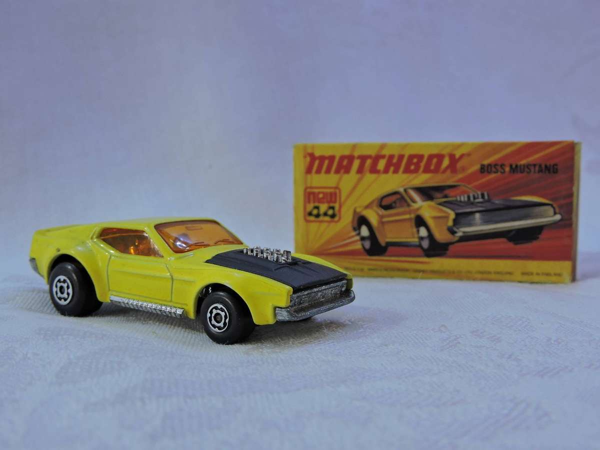 Matchbox Superfast FORD Mustang BOSS  New 44 ( Yellow ) ORIGINAL J Box   Like Hot Wheels