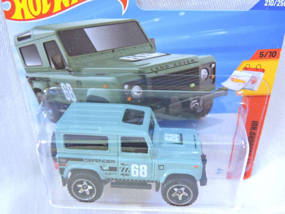 Hot Wheels Land Rover Defender 90  ( Teal #68 )