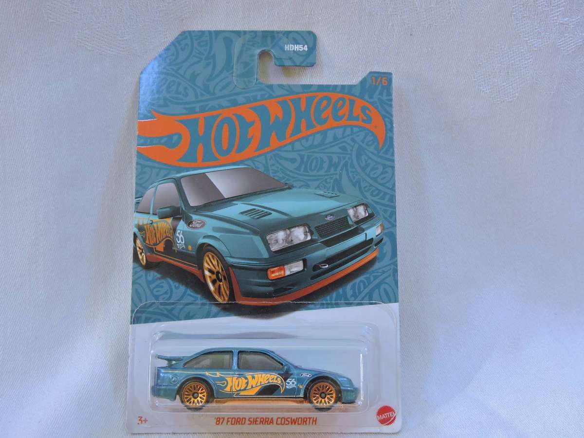 Hot wheels FORD Sierra Cosworth ( Green HW ) Long Card