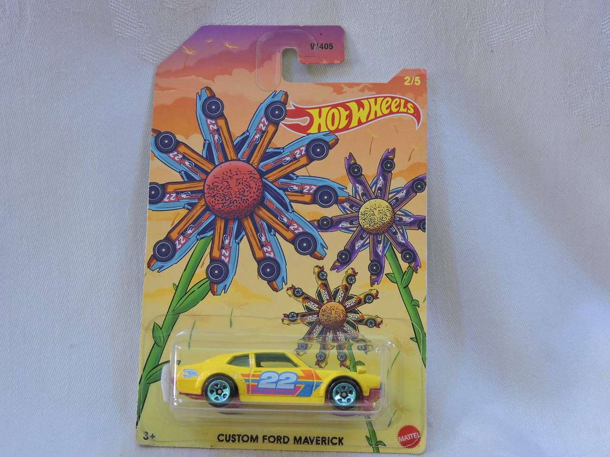 Hot wheels Custom FORD Maverick  ( Yellow #22 )  Long Card