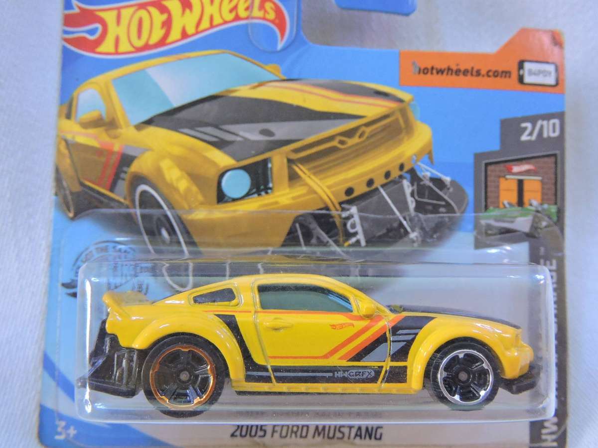 Hot wheels FORD Mustang   ( Yellow with Black stripe )