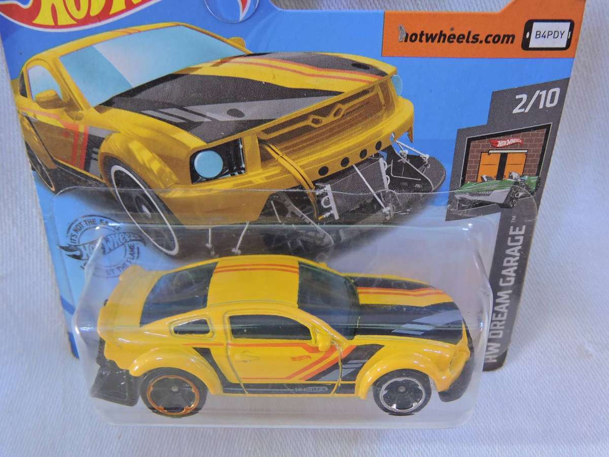 Hot wheels FORD Mustang   ( Yellow with Black stripe )