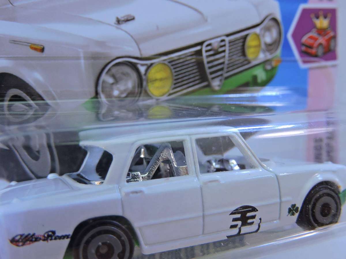 Hot Wheels ALFA ROMEO Giulia Ti Super ERROR!! ( White )