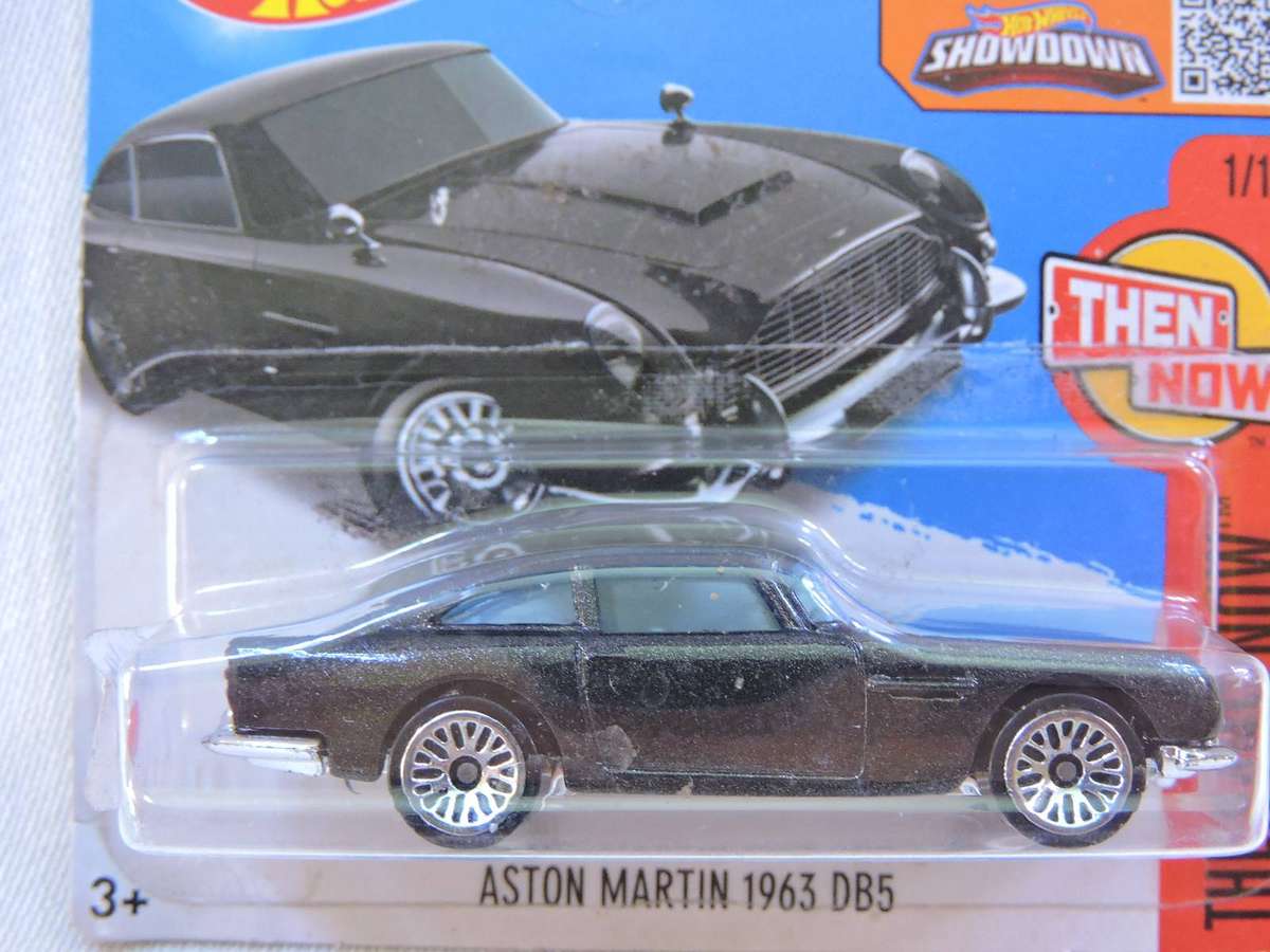 HOT WHEELS Aston Martin 1963 DB5  ( Metallic Black ) James Bond.