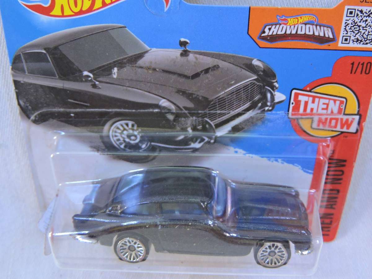 HOT WHEELS Aston Martin 1963 DB5  ( Metallic Black ) James Bond.