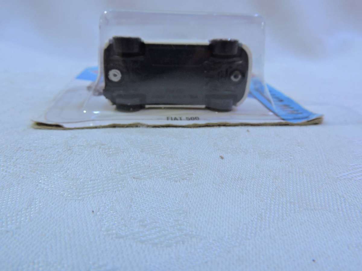 Hot Wheels FIAT 500  ( White )