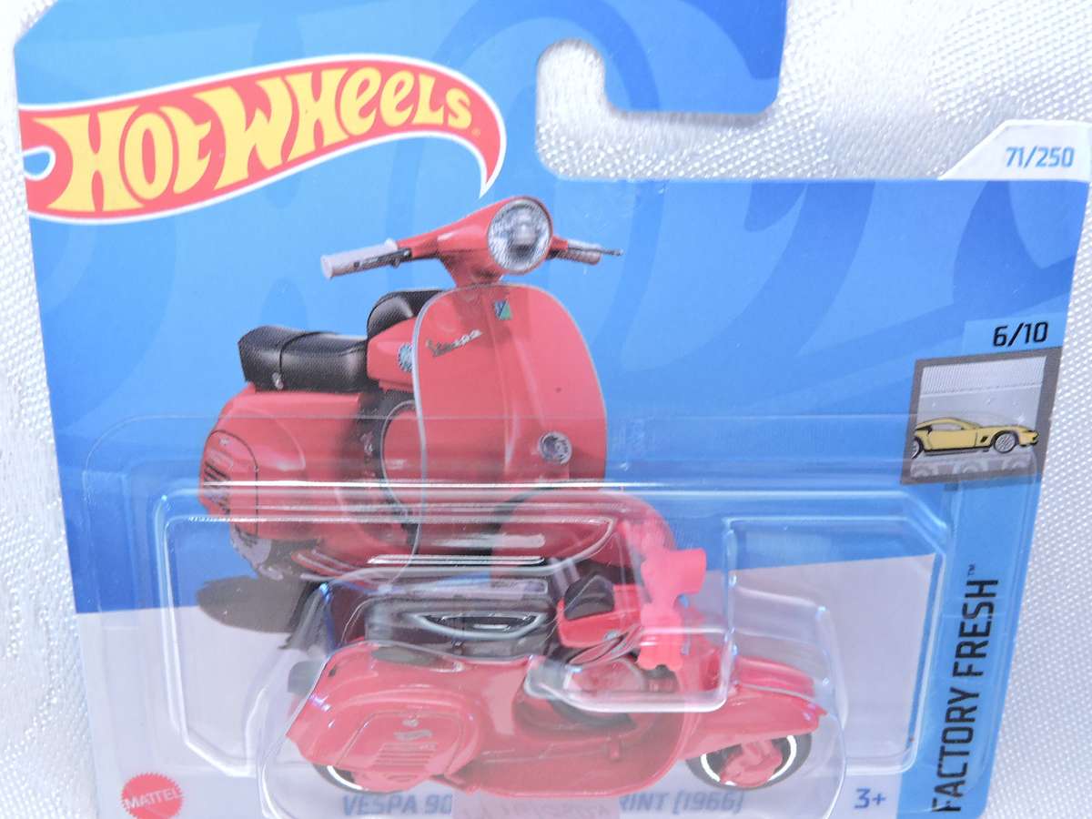 Hot Wheels VESPA 90 SS Super Sprint ( Red ) Short Card