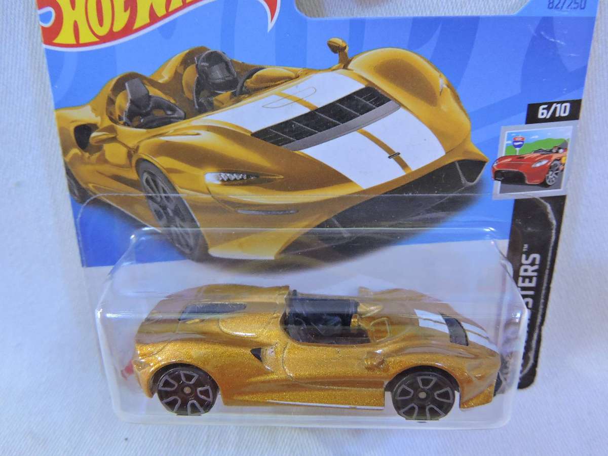 Hot Wheels McLAREN Elva  ( Gold )  Supercar