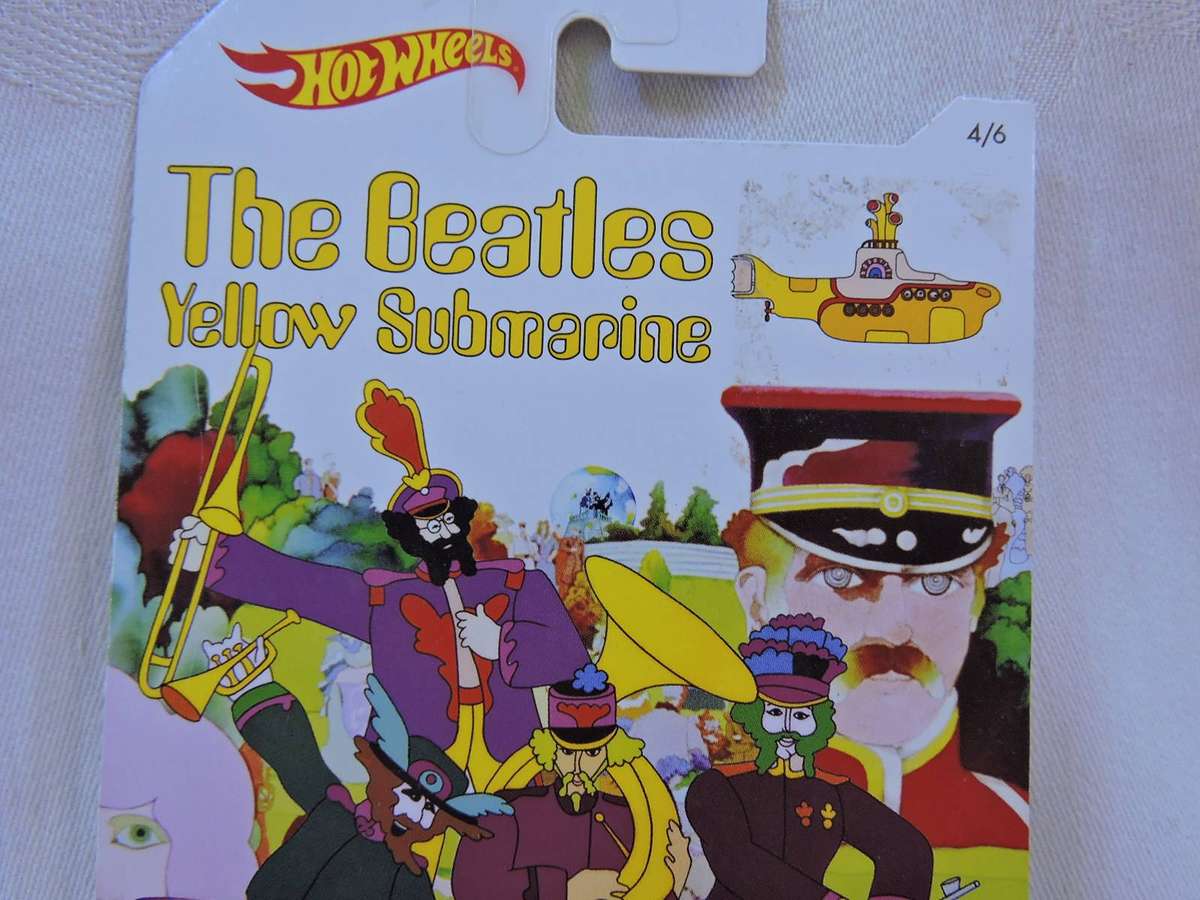 Hot Wheels MORRIS MINI  ( Red - The Beatles Yellow Submarine ) Long Card