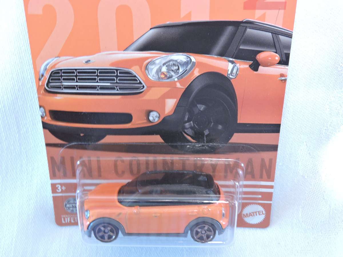 Matchbox MINI Countryman ( Orange ) Card 5/6 Like Hot Wheels