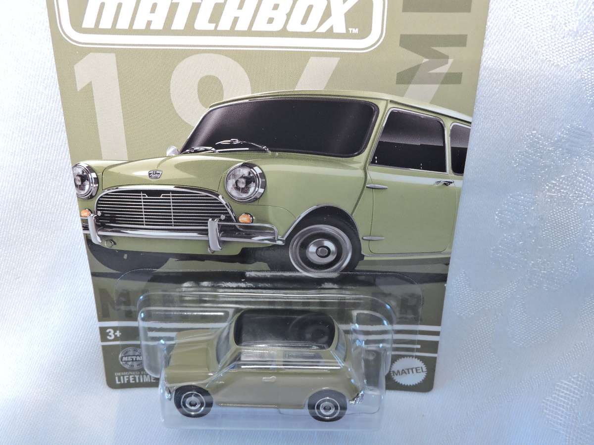 Matchbox AUSTIN MINI Cooper ( Green ) Card 1/6 Like Hot Wheels