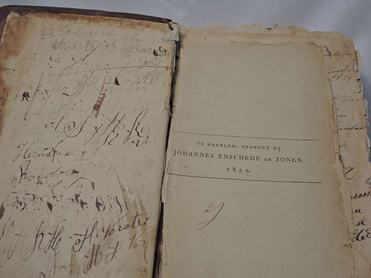 Dutch Bible Bijel Dated 1852 previously belonging to Jordaan Family