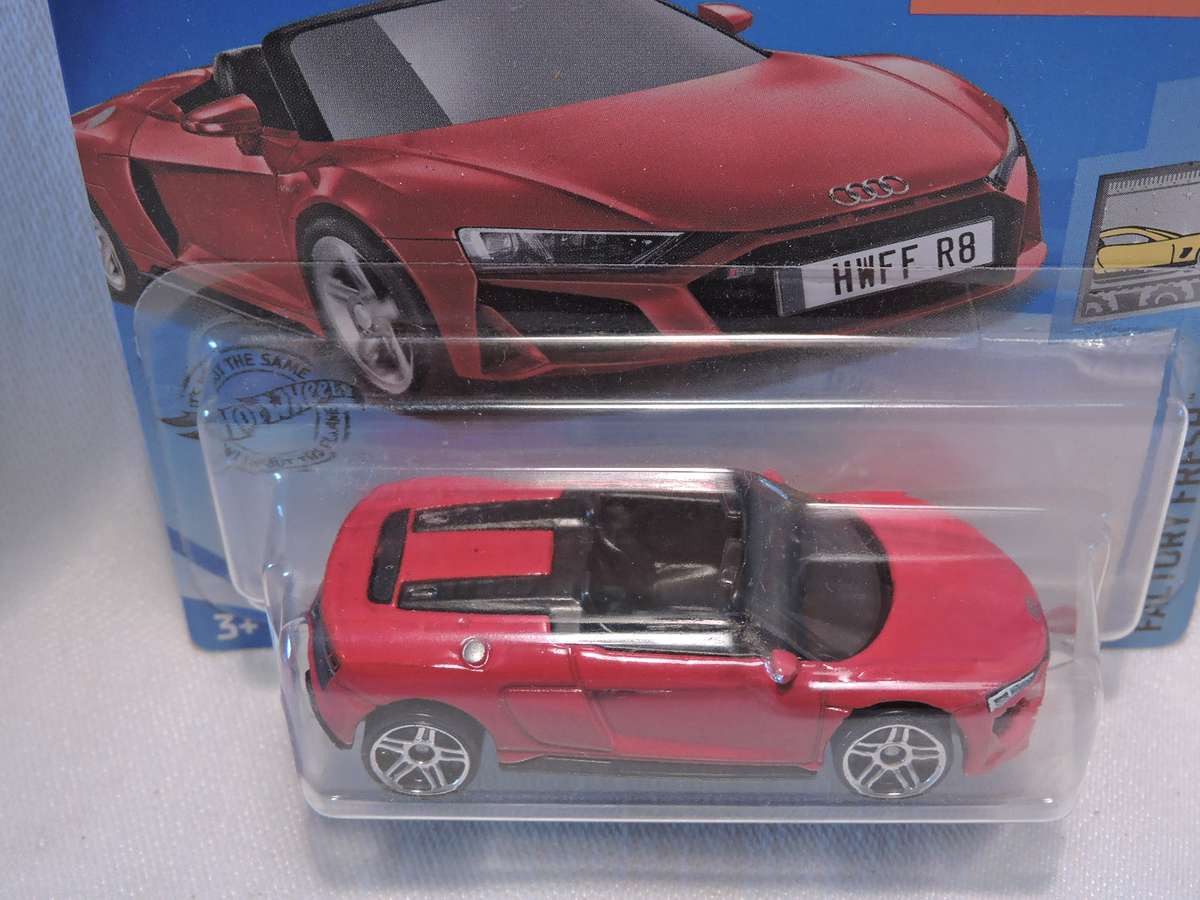 Hot Wheels AUDI R8 SPYDER ( Red )