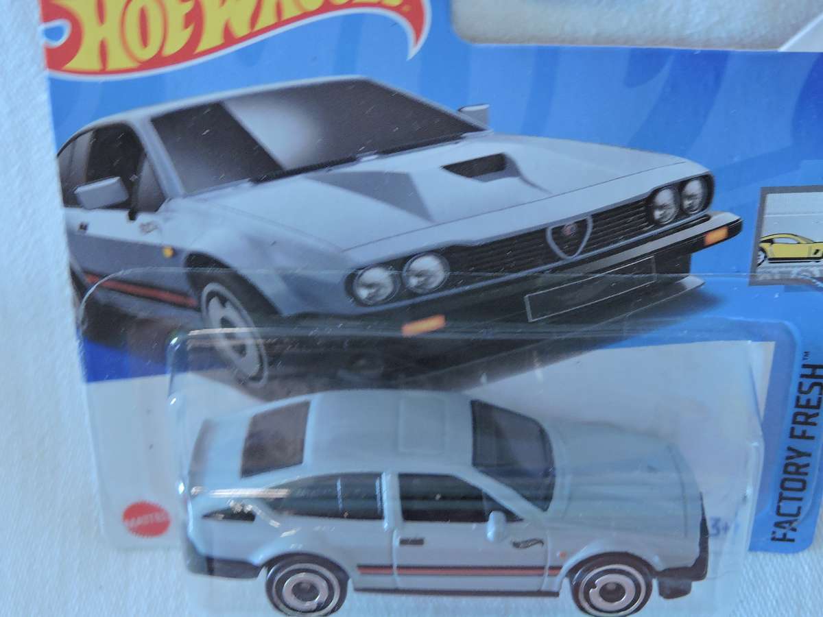 Hot Wheels ALFA ROMEO GTV 3.0  ( Grey )