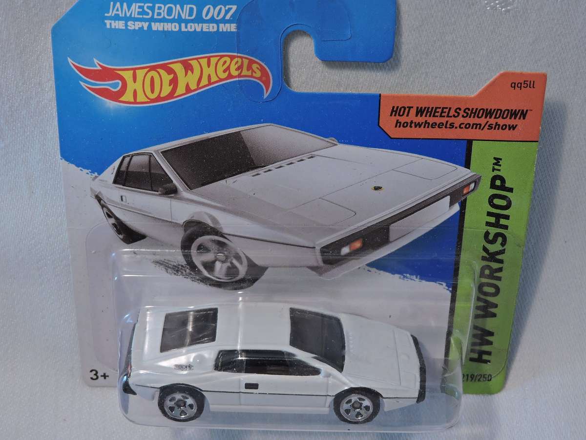 Hot Wheels LOTUS ESPRIT S1  James Bond 007  The Spy Who Loved Me  ( White )