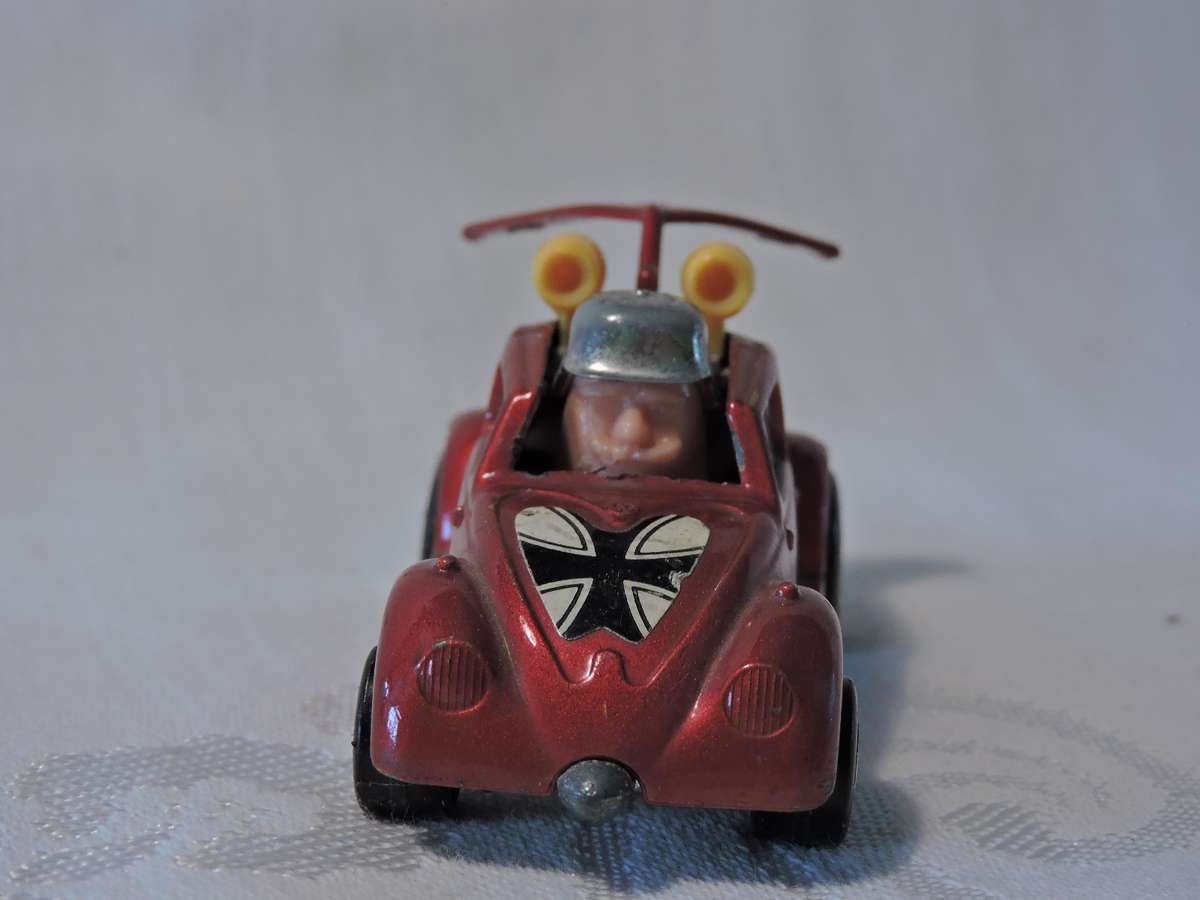 Matchbox VW VOLKSWAGEN Flying Bug  Red Barron  Superfast No.11 ( Red )  Like Hot Wheels