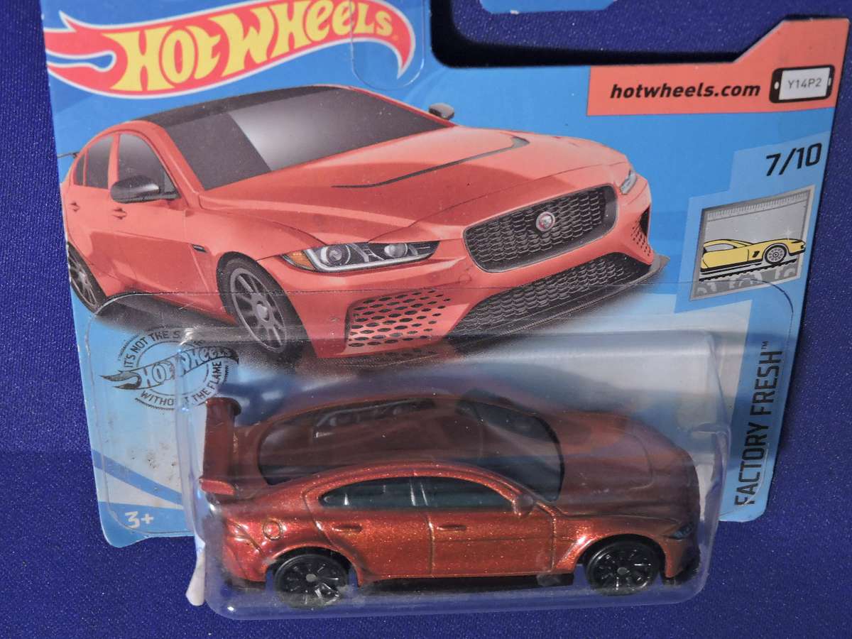 Hot Wheels JAGUAR XE SV Project 8 ( Bronze )