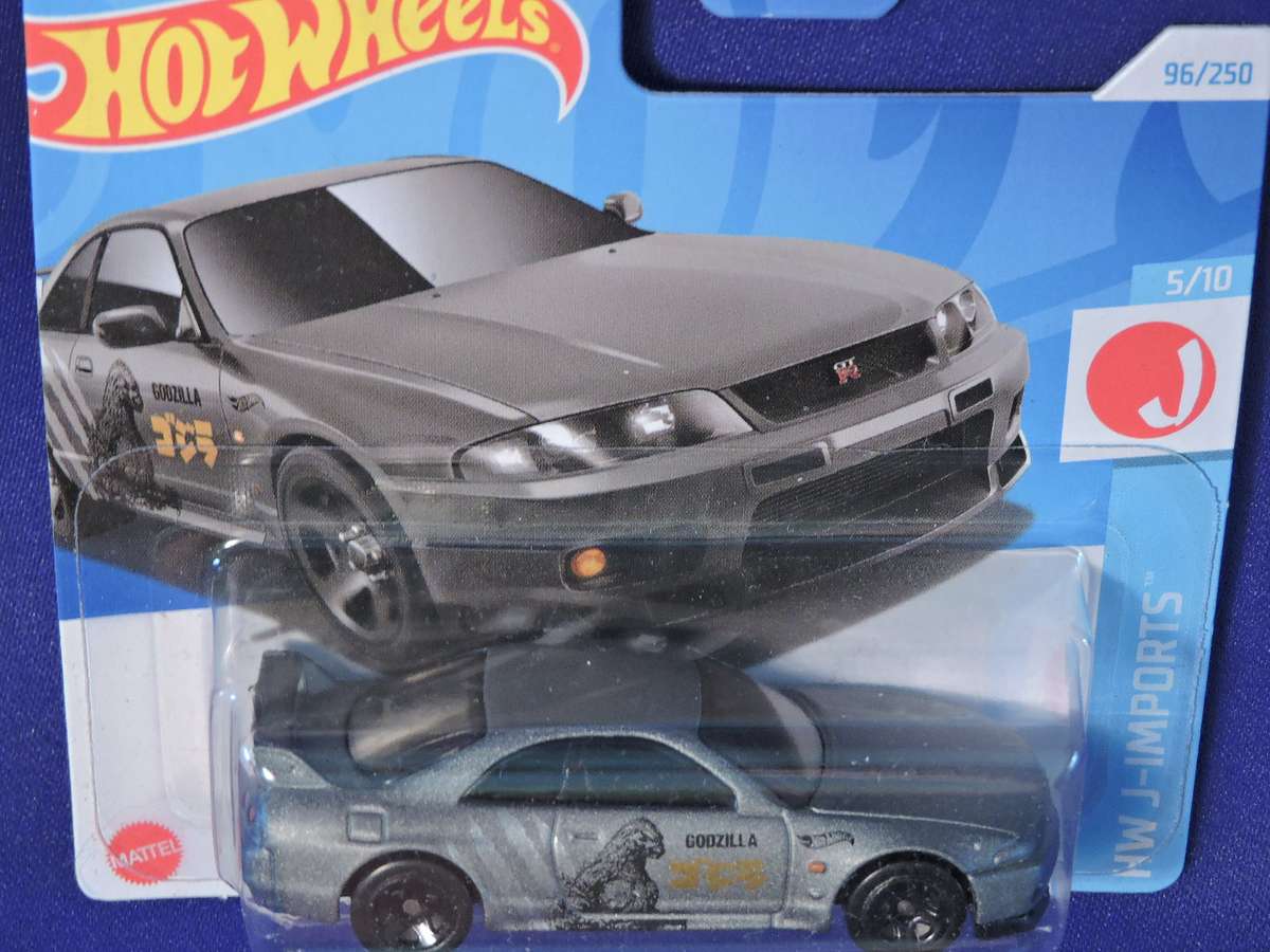 Hot Wheels NISSAN SKYLINE GT-R (BCNR33) ( Silver  Godzilla ) Like Datsun