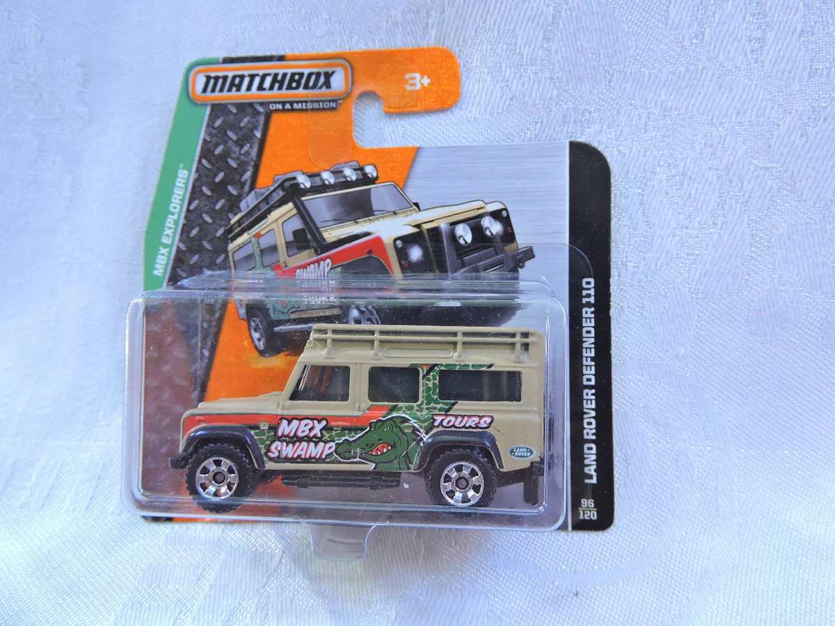 Matchbox LAND ROVER Defender 110  ( MBX Swamp )  Like Hot Wheels