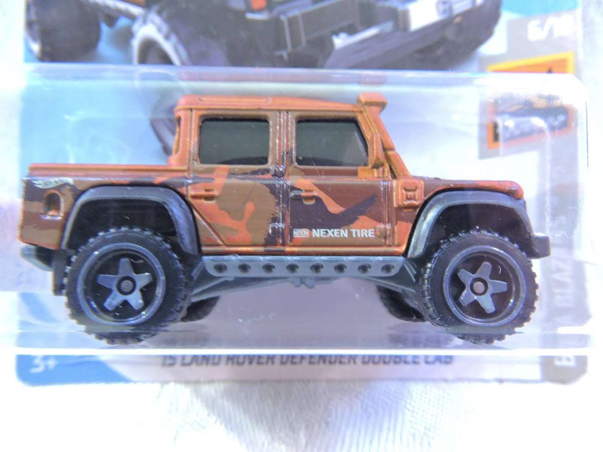 Hot Wheels LAND ROVER Double cab  ( Bronze Camo  ) WOW !!!! Awesome model !!!!! Long Card
