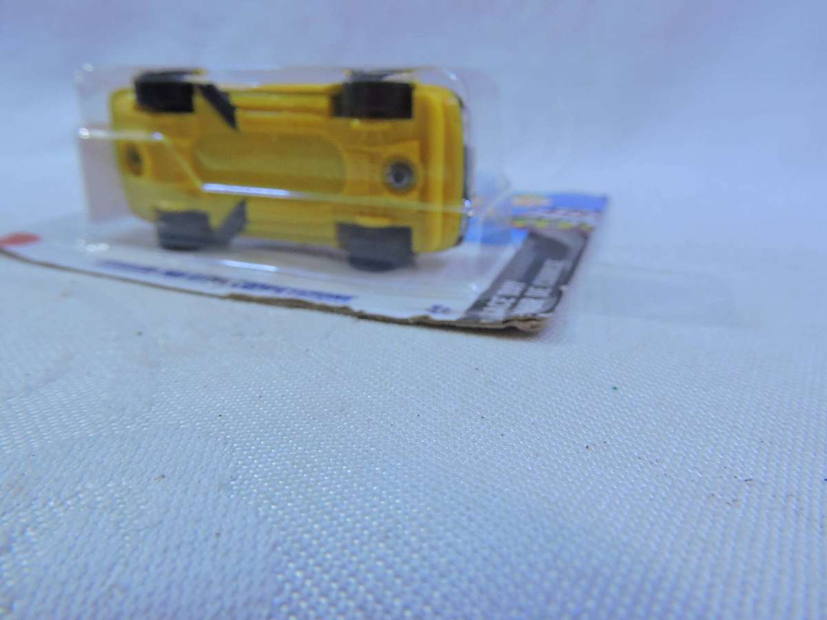 Hot Wheels FERRARI 365 GTB4 Competizione ( Yellow #64 )