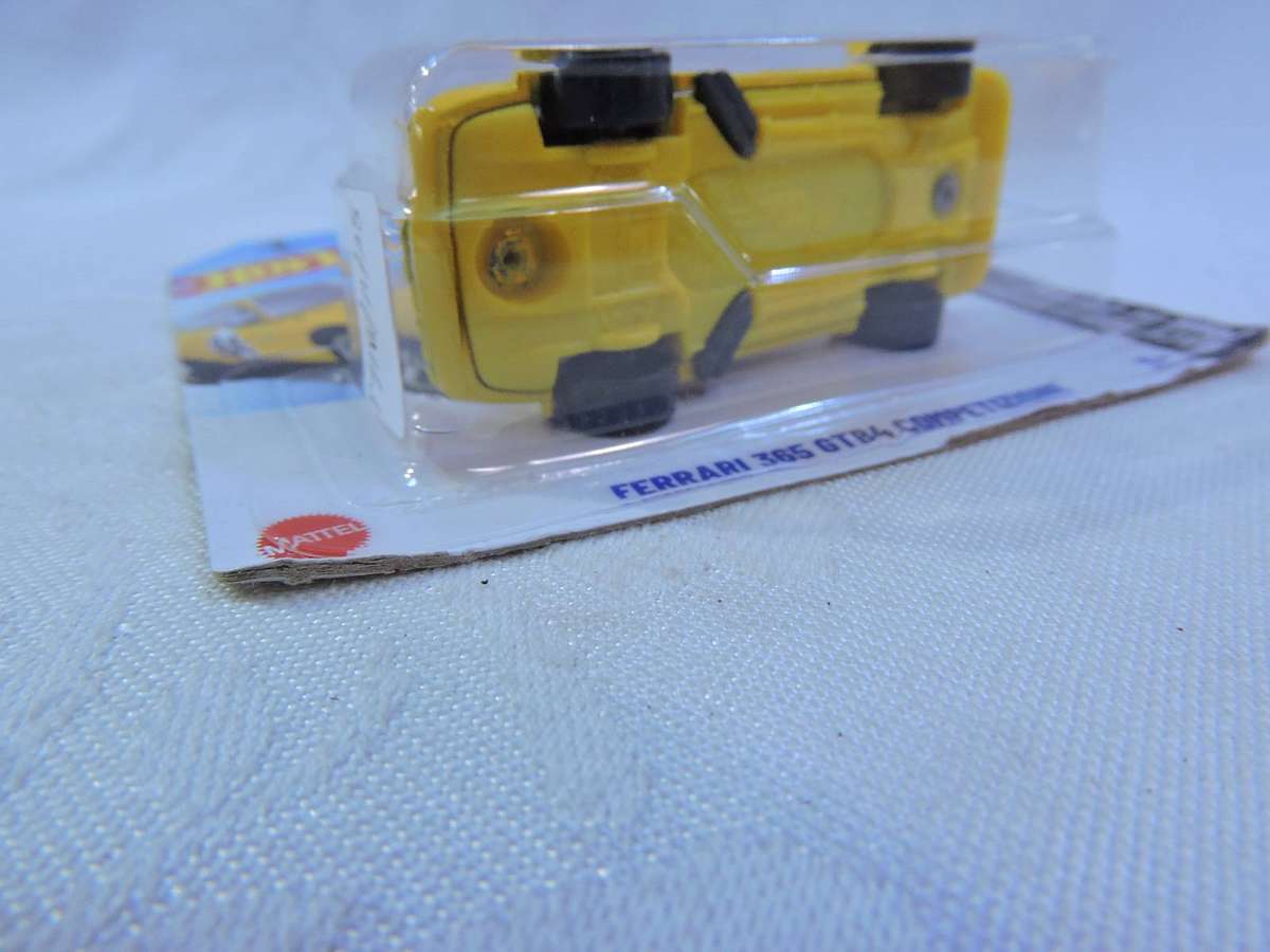 Hot Wheels FERRARI 365 GTB4 Competizione ( Yellow #64 )