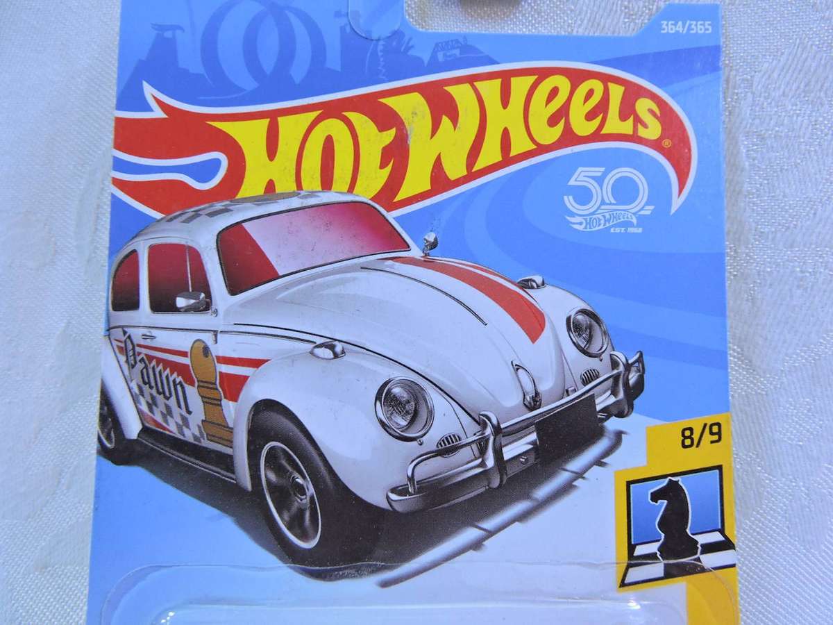 Hot Wheels VOLKSWAGEN VW Beetle  ( White Pawn)  Long Card