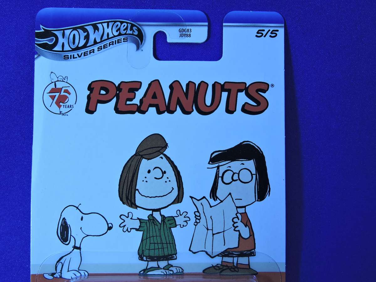 Hot Wheels FIAT 500D Moificado Peanuts  5/5 ( Cream )  Silver Series