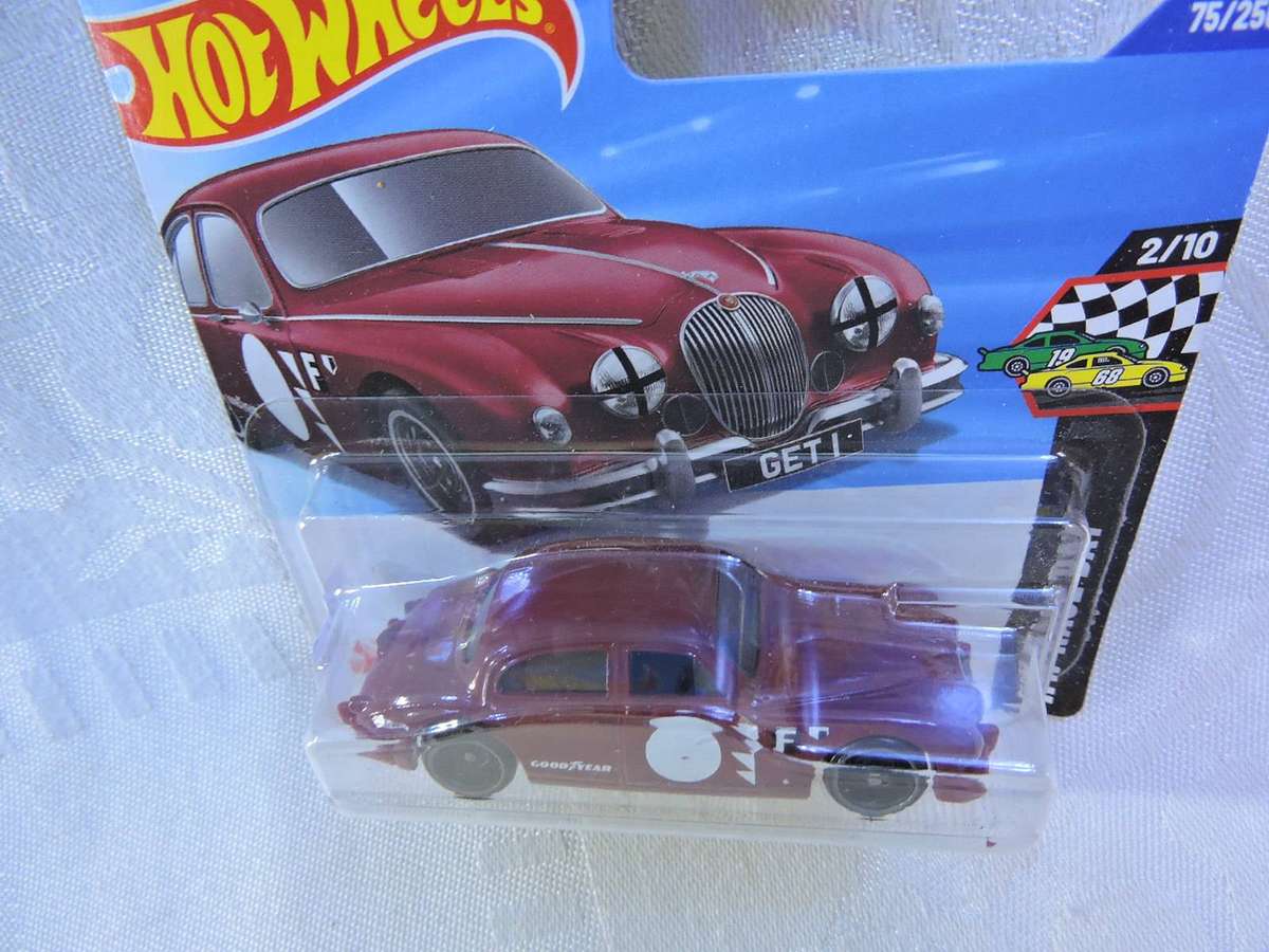 Hot wheels JAGUAR ( Maroon Red )