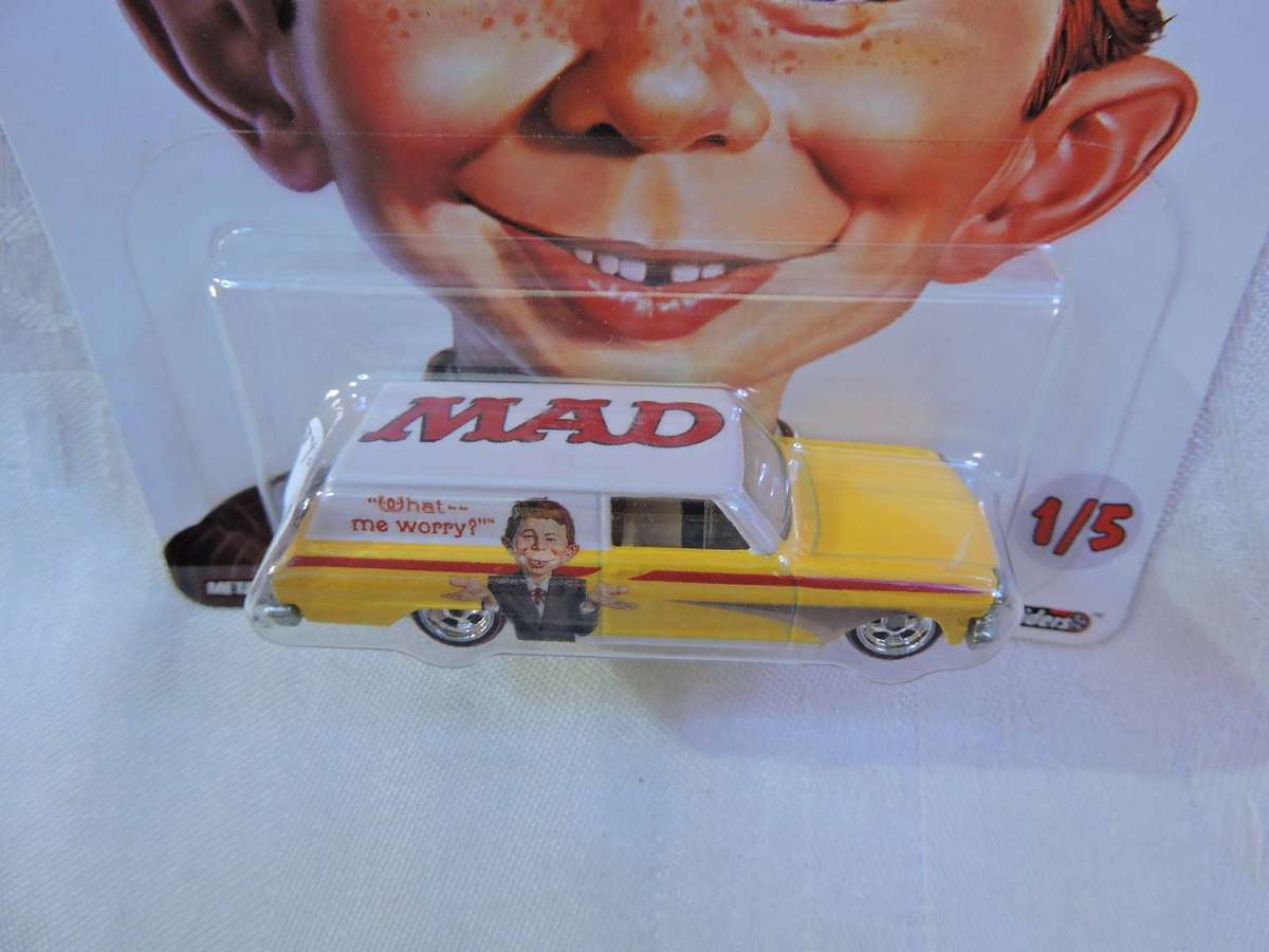 Hot wheels Chevy Chevrolet Nova Wagon ( White/Yellow ) MAD COMIC CHARACTER Full Metal model