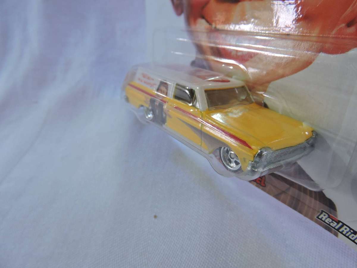 Hot wheels Chevy Chevrolet Nova Wagon ( White/Yellow ) MAD COMIC CHARACTER Full Metal model