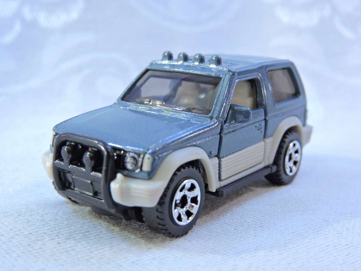Matchbox MITSUBISHI PAJERO  MIB ( Blue ) Mint in Box  like Hot Wheels