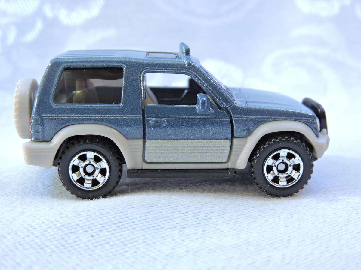 Matchbox MITSUBISHI PAJERO  MIB ( Blue ) Mint in Box  like Hot Wheels