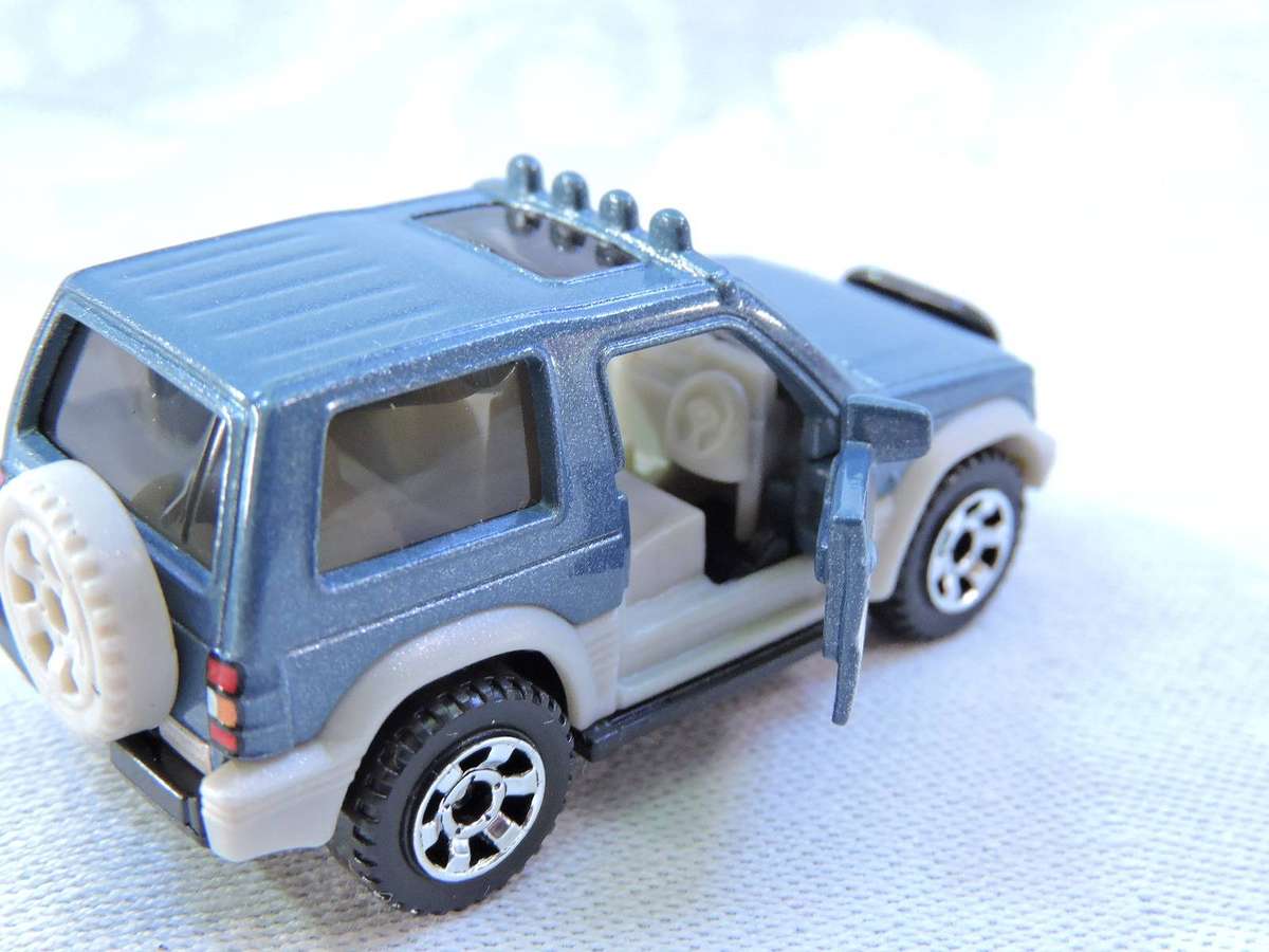 Matchbox MITSUBISHI PAJERO  MIB ( Blue ) Mint in Box  like Hot Wheels