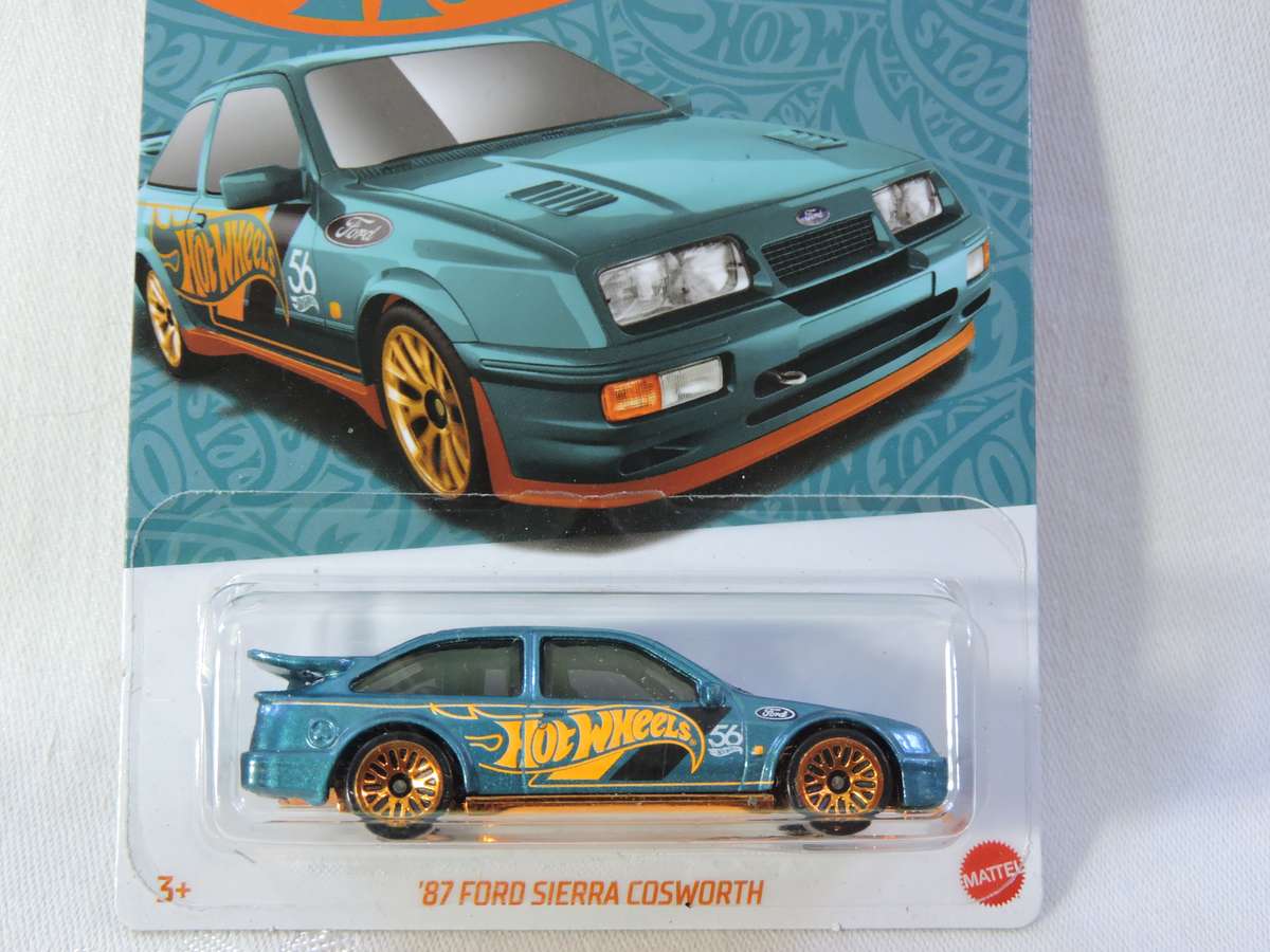 Hot Wheels FORD SIERRA COSWORTH  ( HW Green #56 ) Long Card 1/6