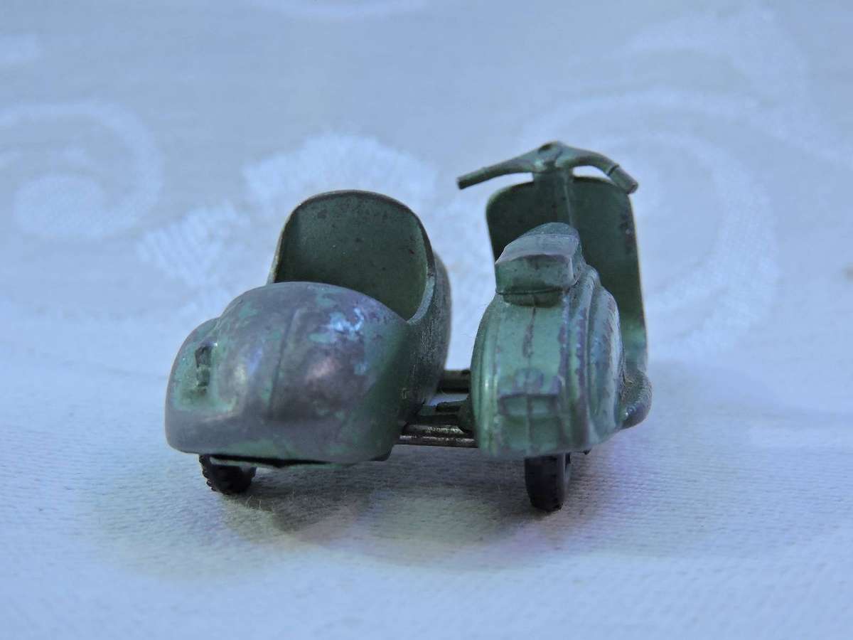Matchbox Lesney Lambretta #36 Scooter & Sidecar motorcycle (Green) like Hot Wheels
