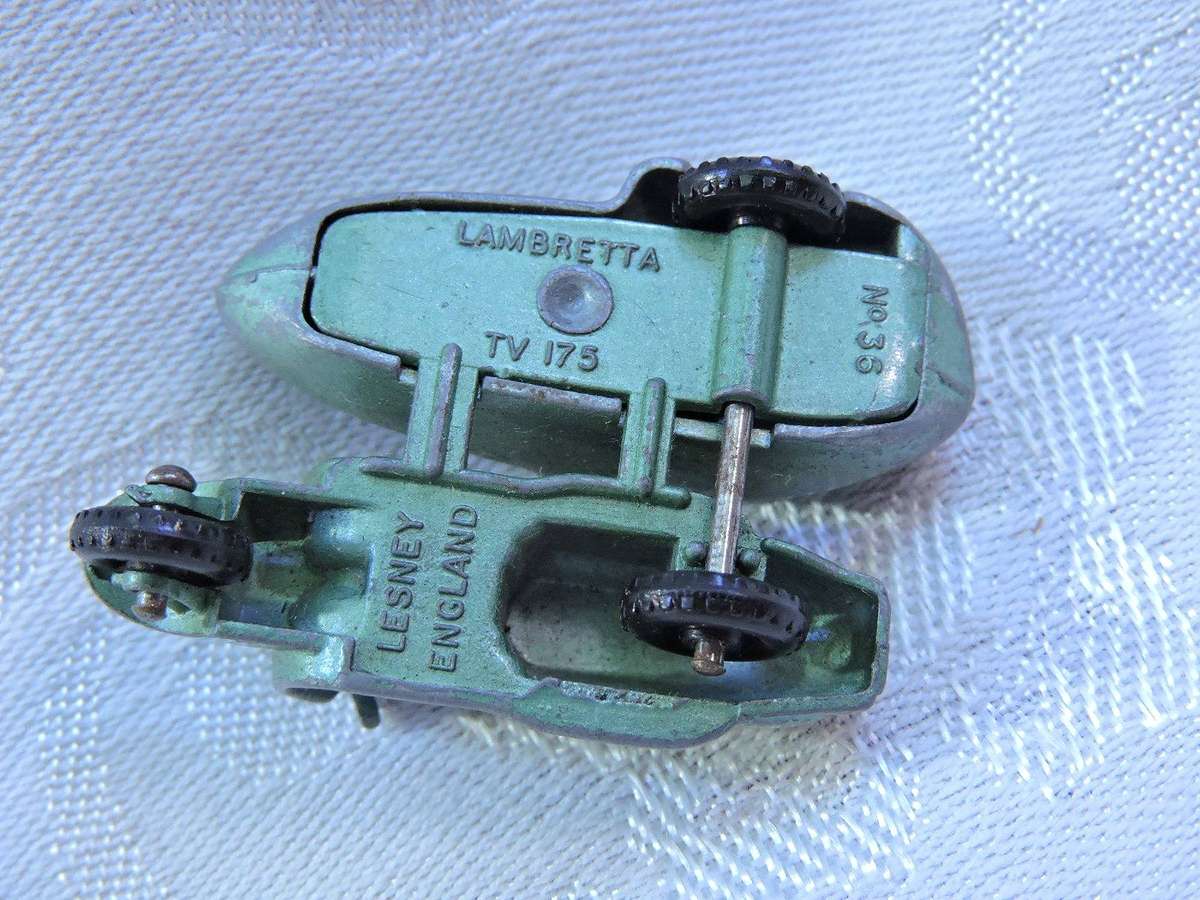 Matchbox Lesney Lambretta #36 Scooter & Sidecar motorcycle (Green) like Hot Wheels