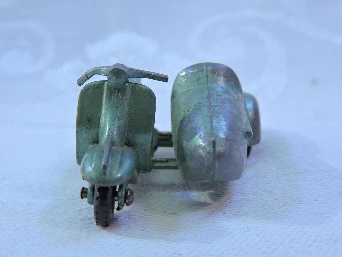 Matchbox Lesney Lambretta #36 Scooter & Sidecar motorcycle (Green) like Hot Wheels