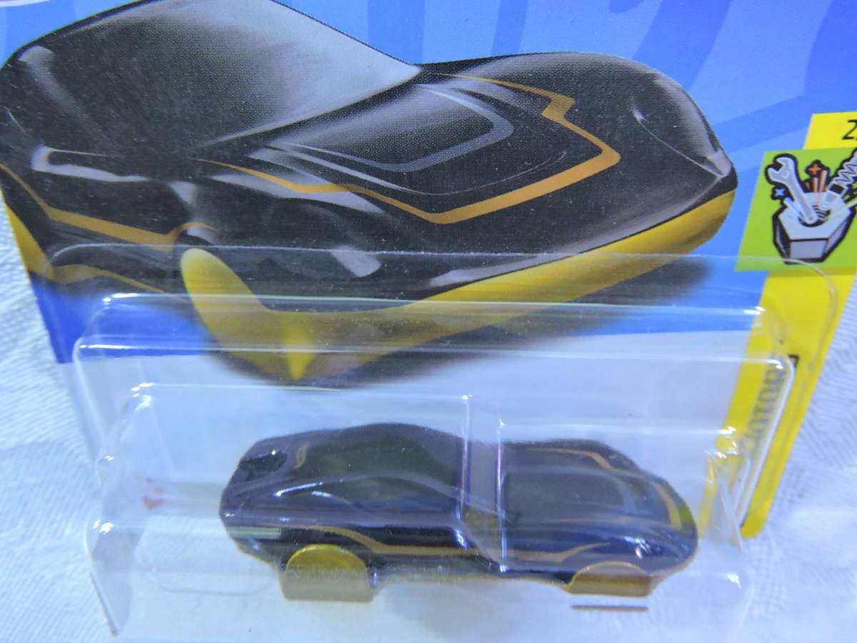Hot Wheels  COUPE CLIP ( Key ring clip ) Black & Gold