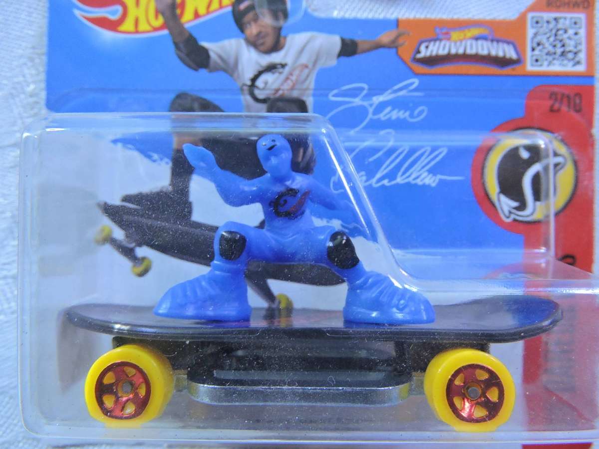 Hot Wheels SKATE BRIGADE ( Black board blue man  2016 Version ) Skate Punk  HW Daredevils