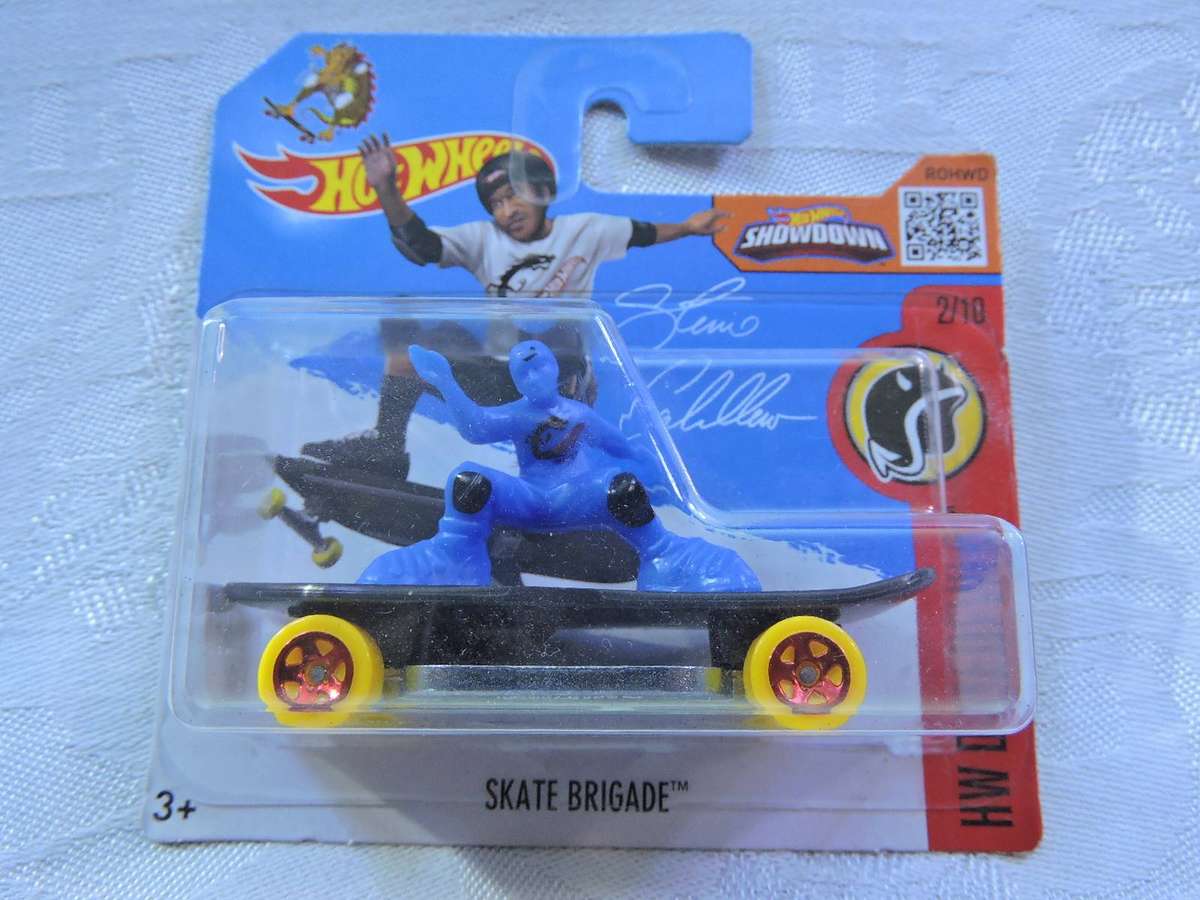 Hot Wheels SKATE BRIGADE ( Black board blue man  2016 Version ) Skate Punk  HW Daredevils