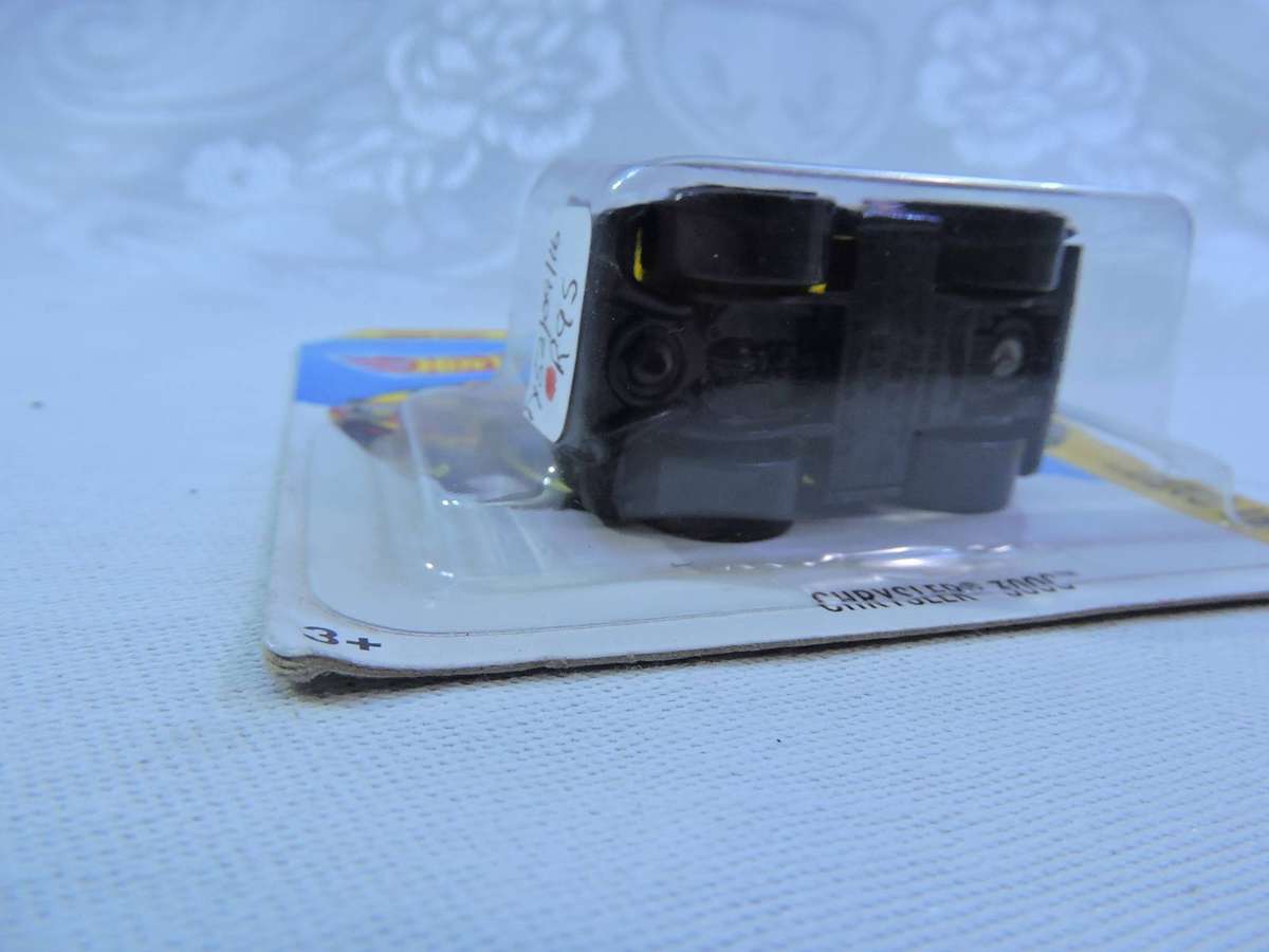 Hot Wheels CRYSLER 300 C ( Multicolour )  HW Art Cars
